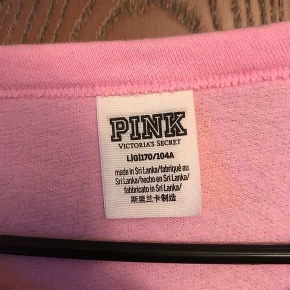 clothes - Picture 3 of 6